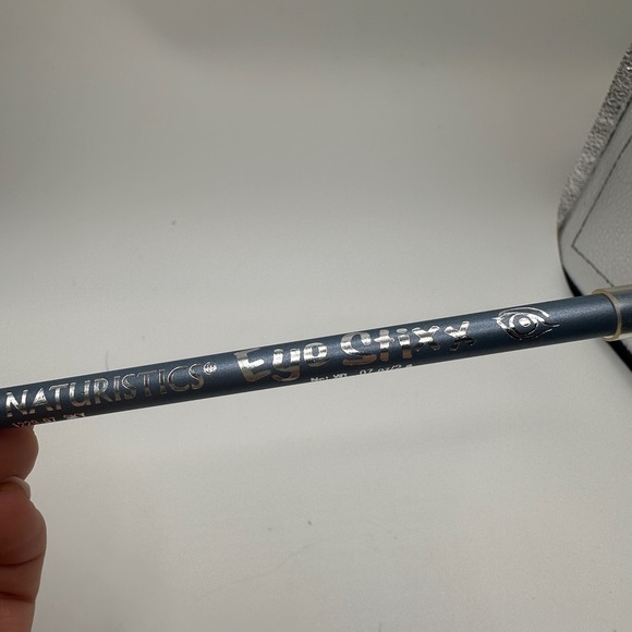 Naturistics Eye Stix Eyeliner โ Sky โ๏ธ๐ - Picture 5 of 6